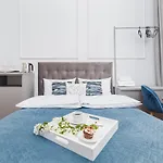 Traveler's Choice - Old Town - By Upstairs Apartment *