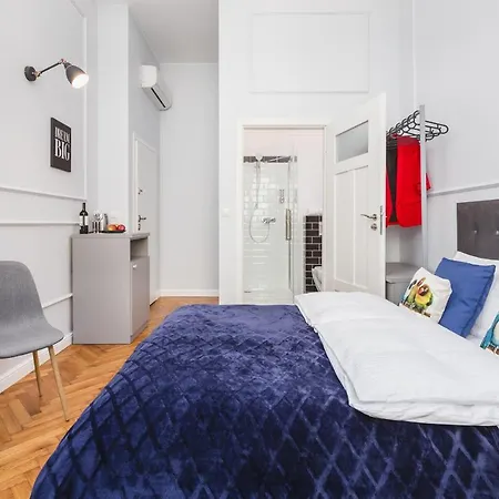 Traveler's Choice - Old Town - By Upstairs Daire Krakow