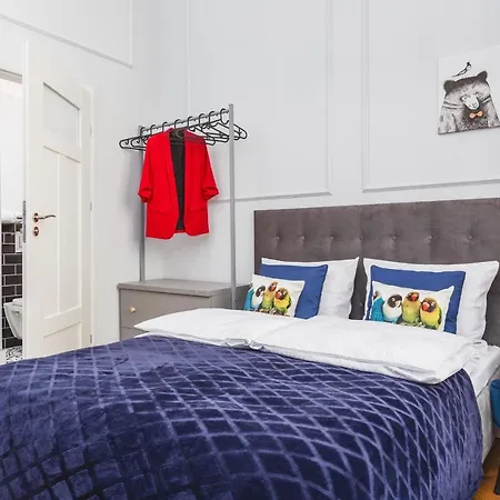 Traveler's Choice - Old Town - By Upstairs Daire Krakow