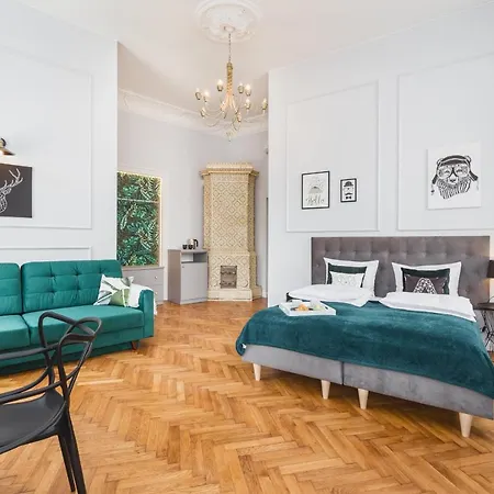 Traveler's Choice - Old Town - By Upstairs Daire Krakow
