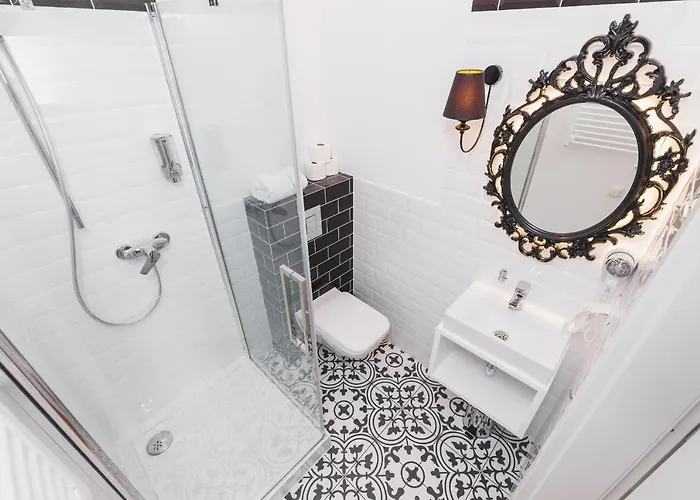 Traveler's Choice - Old Town - By Upstairs