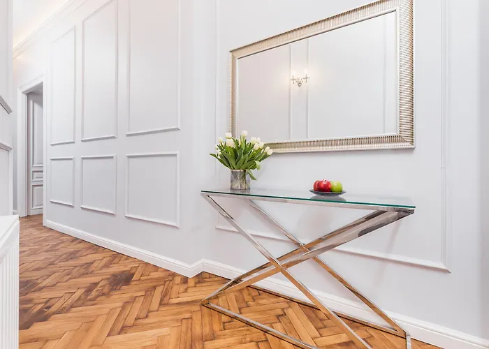 Traveler's Choice - Old Town - By Upstairs Kraków